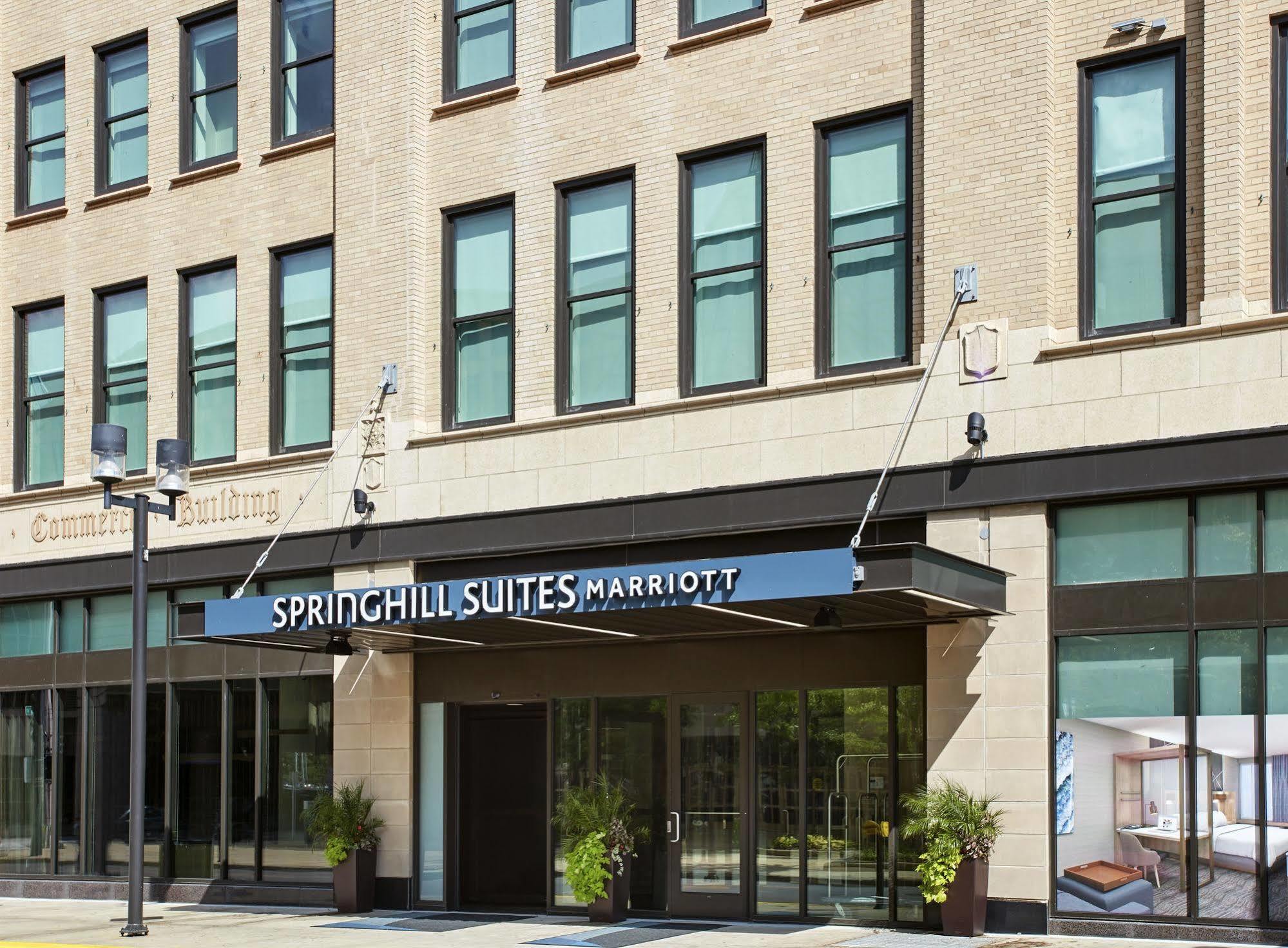 Springhill Suites By Marriott Milwaukee Downtown Exteriör bild
